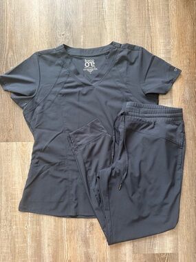 Barco Uniforms Women's V-Neck Scrub Top & Jogger Set in Steel Grey Size Large